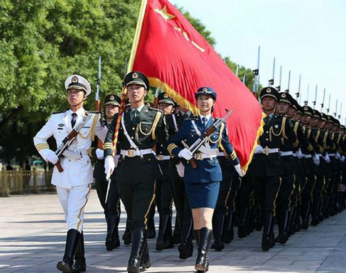 俄罗斯小伙和中国仪仗兵比身高