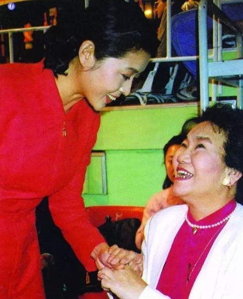 倪萍悼念朱媛媛，满脑子都是她那灿烂的小虎牙